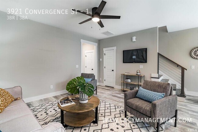 Photo - 3921 Convergence St