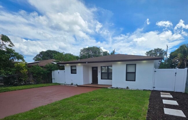 Building Photo - 320 Sterling Ave