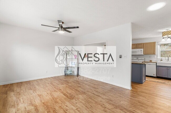 Photo - 220 Meredith Lp