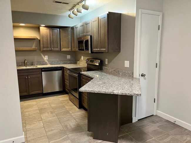 Photo - 302 E Grove St Unidad B