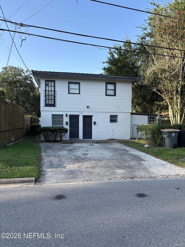3552 College St Unidad A & B