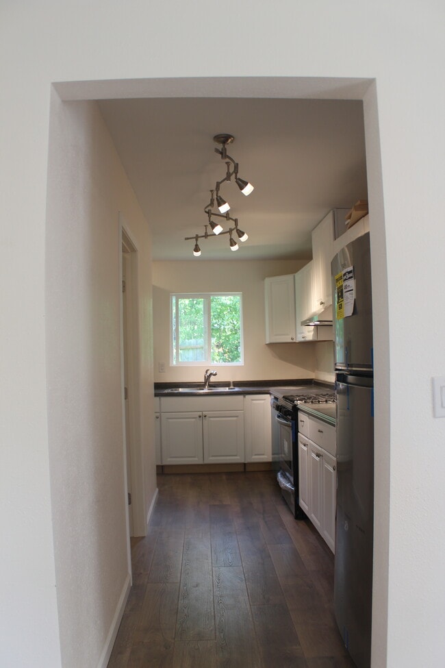 Kitchen - 320 E Victor Cir Unit 318 single family home