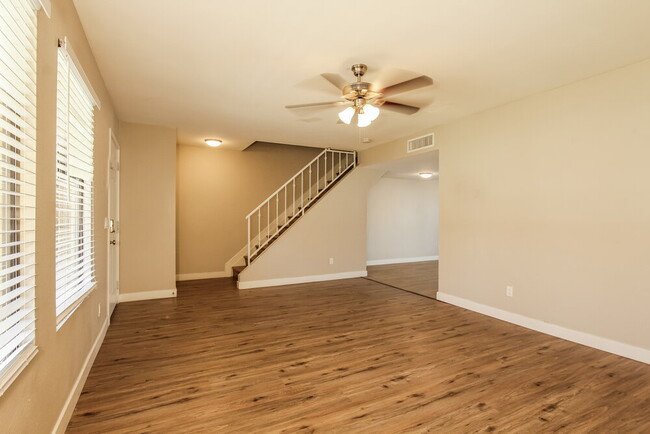 Photo - 4325 W Solano Dr N