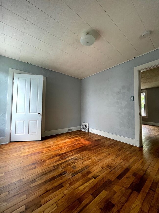 Photo - 1502 Ferry St