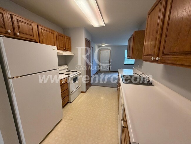 Photo - 712 Elm-W