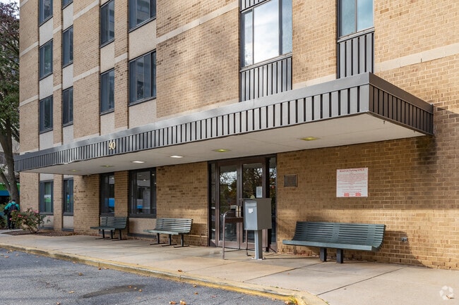 118 Monroe St - Americana Centre Condo