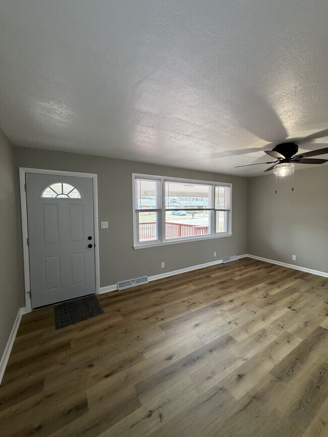 Photo - 2213 Roland Dr