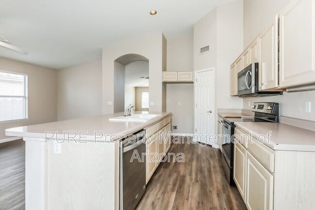 Photo - 624 W Douglas Ave