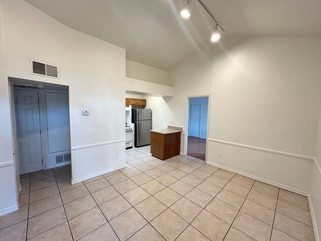 Photo - Historic District 2 bed 1 bath & Large Storage Unit near Friendship Garden of PHX