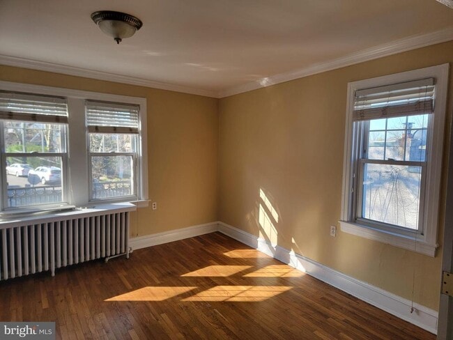 Building Photo - 301 Haverford Ave Unit 2ND Rental