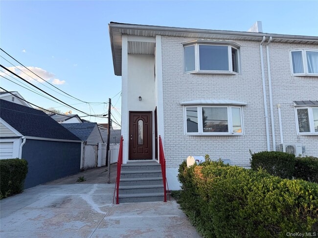 Building Photo - 239-13 86th Ave Unit 2nd Floor