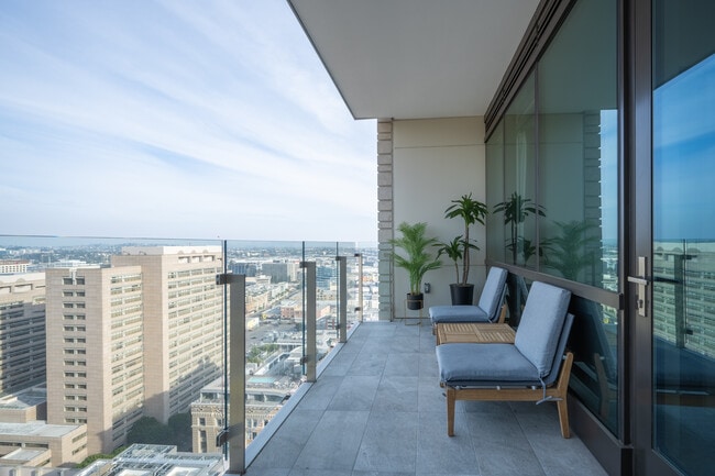 Private Balcony - 400 S Broadway Unit 2604