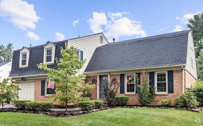 Building Photo - Gorgeous 4 BR/2.5 BA Home on a Beautiful T...