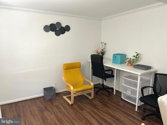 Photo - 704B Trescott Pl