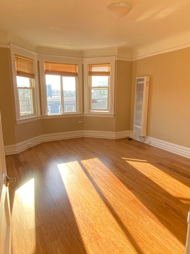 Front room - 3224A Steiner St Unit 3224A