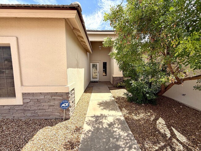 Photo - 2116 Roy Rogers Way