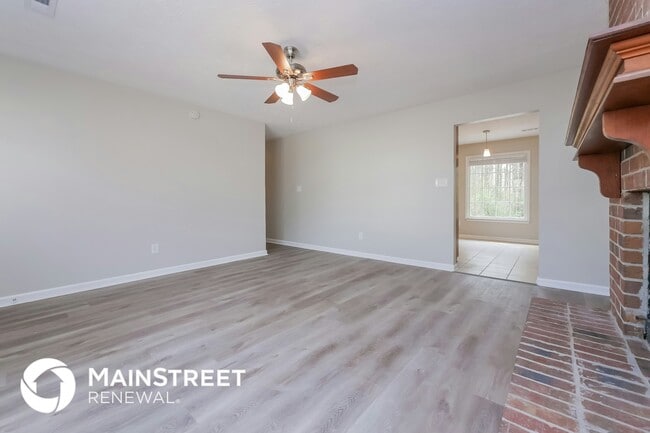 Photo - 315 Cornwallis Way