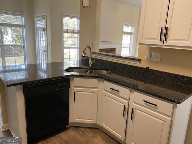 Photo - 321 Baldwin Ct