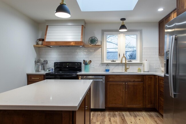 Photo - 483 Winnacunnet Rd