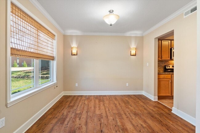 Photo - 400 N Village Cir