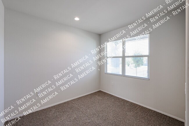 30706 W Indianola Ave