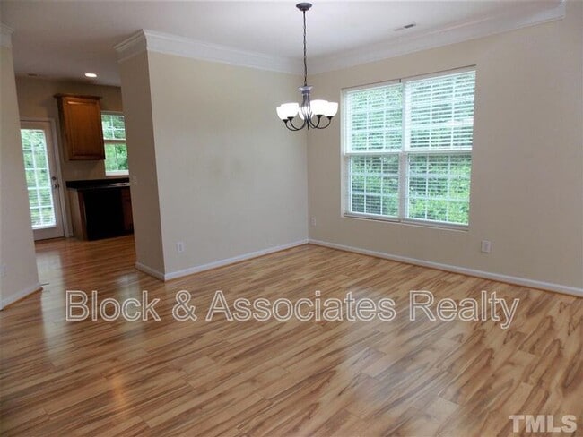 Photo - 430 Plank Bridge Way