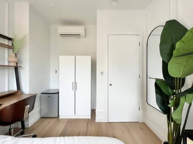 Photo - Furnished room/NOT APARTMENT Unit 3