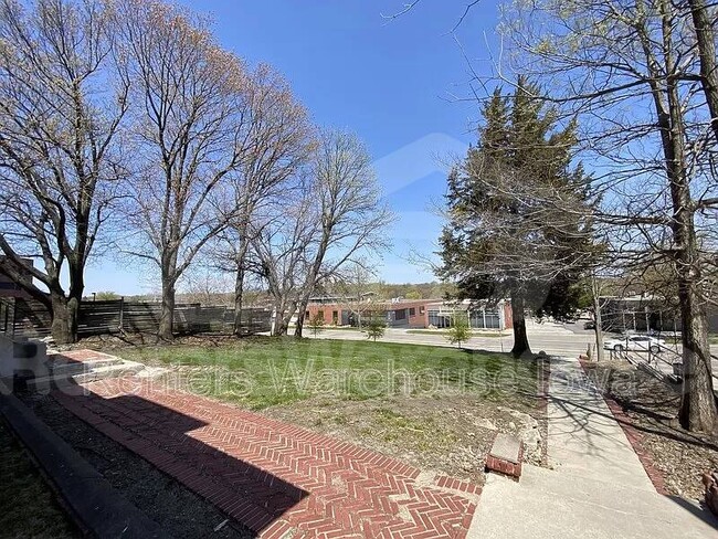 Photo - 2500 Grand Ave