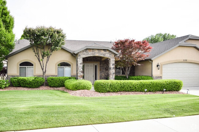 Building Photo - Idyllic Provo home w LOTS of garage space!