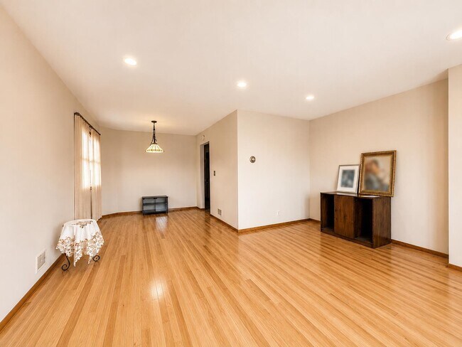 Photo - 185 W 3rd St Unit 1