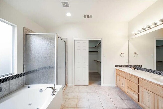 Photo - 3434 Yogi Berra Way