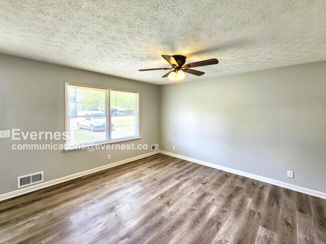 Photo - 512 Meadowbrook Dr