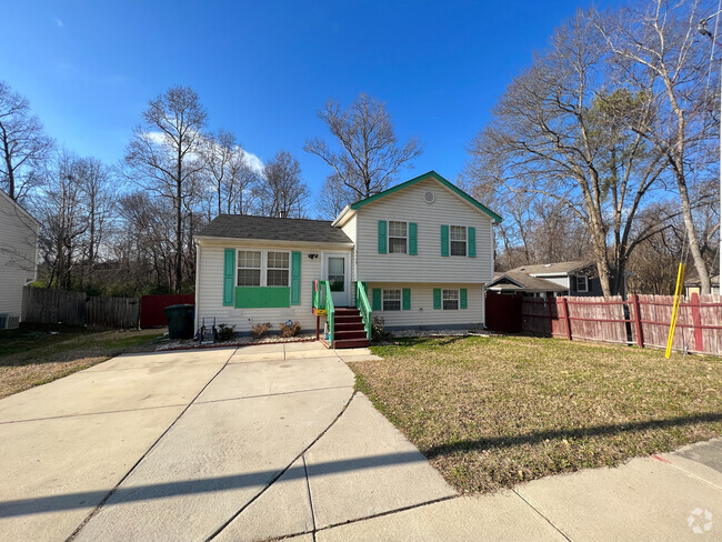Building Photo - Room in House on Beaverwood Dr