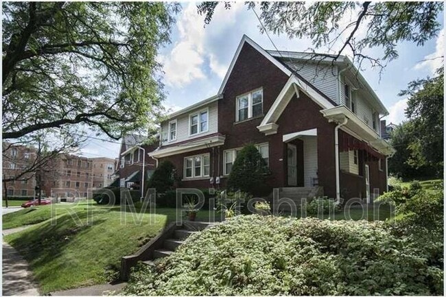 Photo - 105 N Meadowcroft Ave House