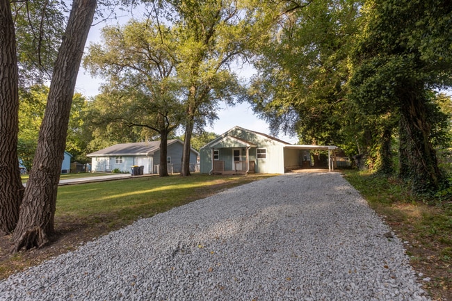 Photo - 11008 N Campbell St