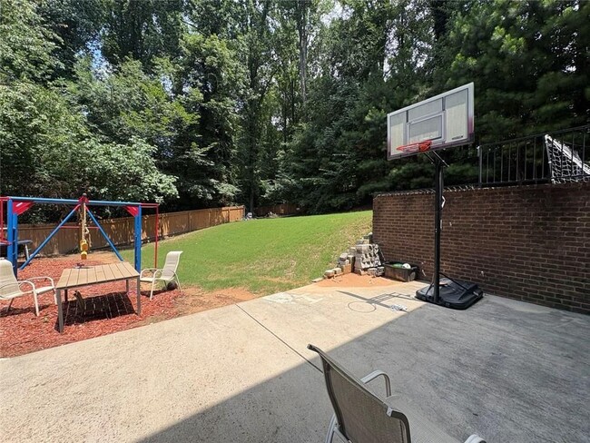Photo - 180 Village Green Ct SW Unidad B