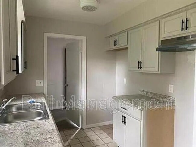 Photo - 5523 Lehigh Ave Unit 5523