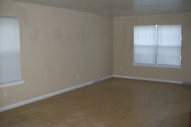 Photo - 15007 Kingsbridge Way