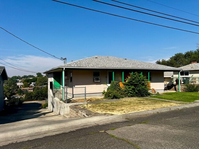 Building Photo - Vincent Park Triplex Unit #1