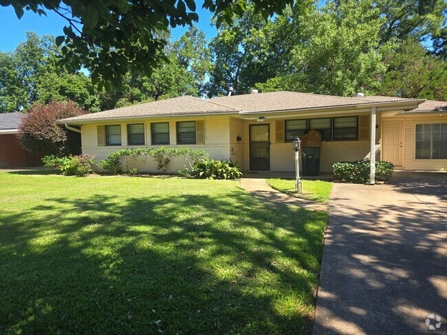 Building Photo - 3 bedroom 2 bathroom Rental