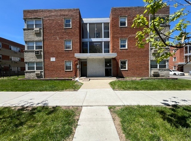 Building Photo - 2401 W Balmoral Ave Unit 2C