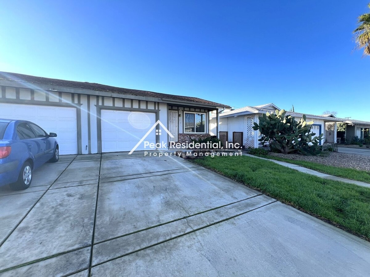 Photo - Nice Sacramento 2bd/1ba Duplex!