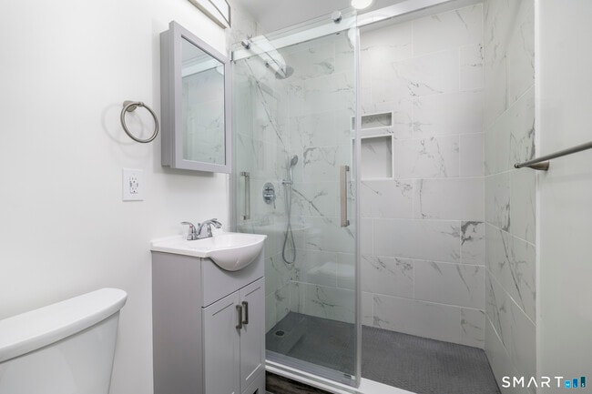 Photo - 140 Grove St Unit APT 5B