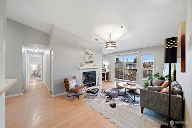 Photo - 215 100th St SW