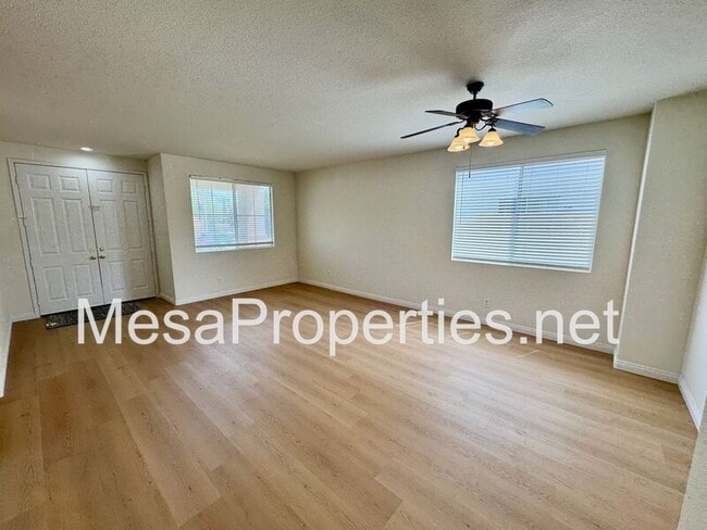 Photo - 6695 Goldy St