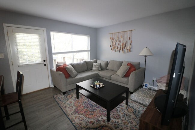 Photo - Awesome 4 bedroom duplex located in quite ...