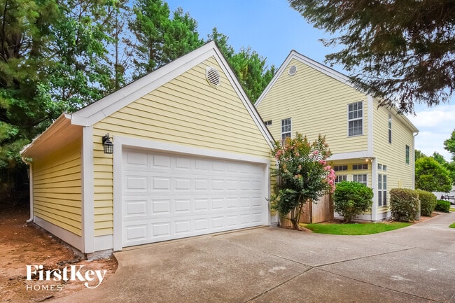 Photo - 302 Pinehurst Way