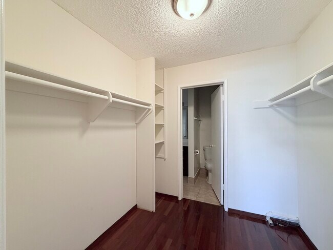 Walk-in Closet