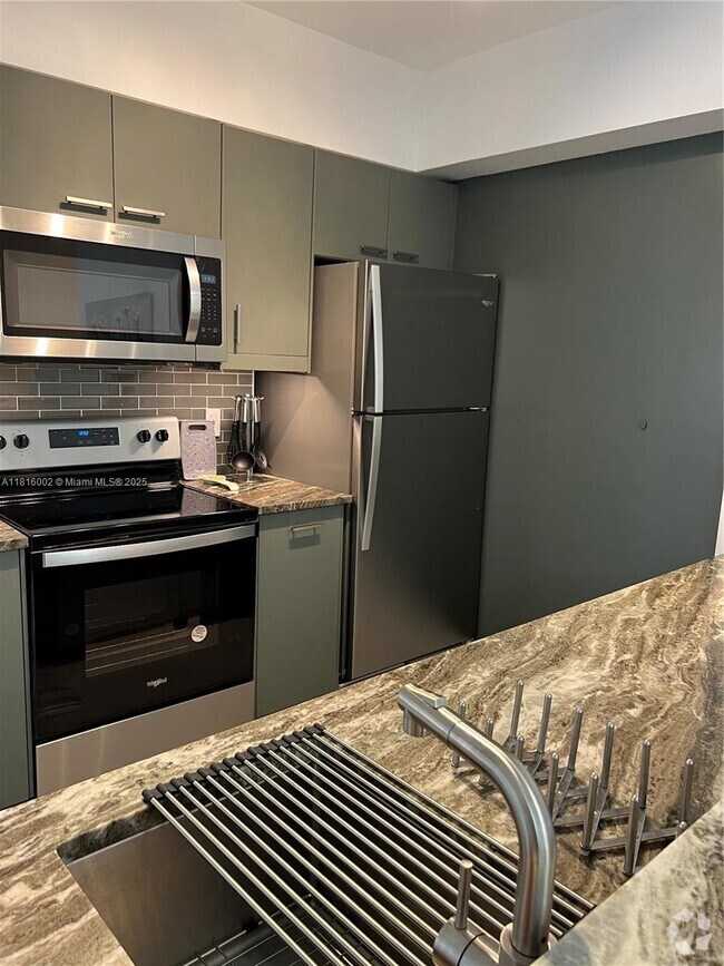 Building Photo - 17100 N Bay Rd Unit 1509 Rental