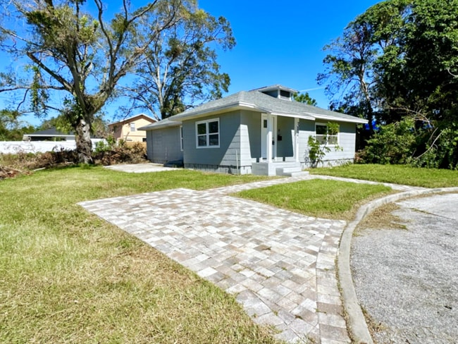 Building Photo - 3841 16th Ave S